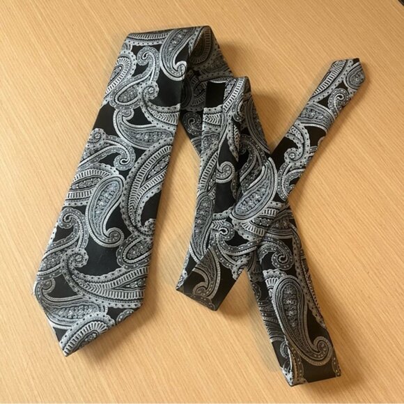 💕2/$30 💕Sean John 100% Silk Black/Grey/Silver Paisley Patterned Tie - Picture 1 of 6